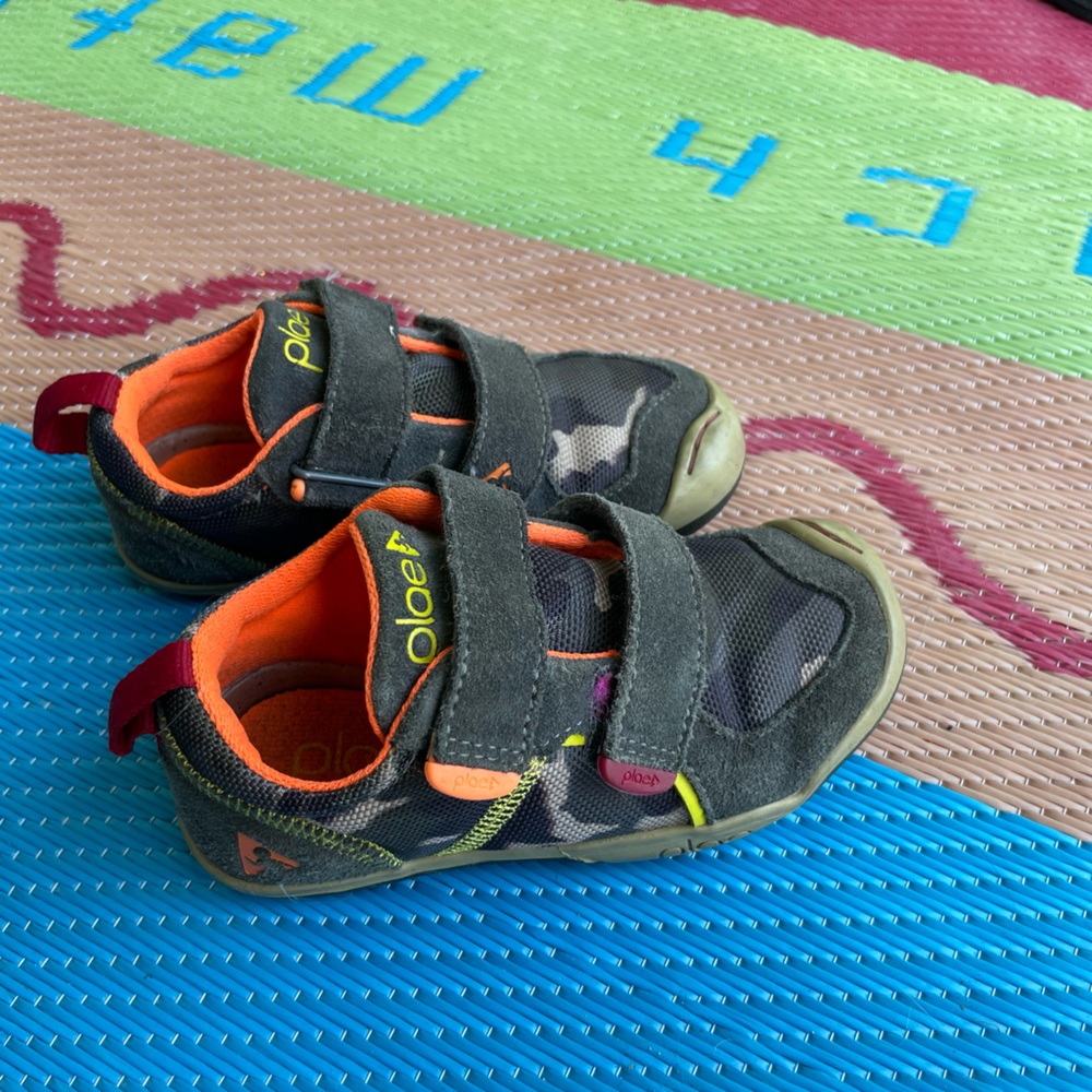 Plae shoes toddler 9.5